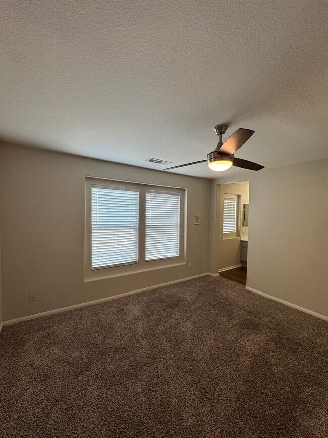 Building Photo - Spacious 3-Bed Lakeview Home with Loft & Community Amenities