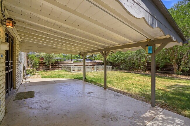 Building Photo - $2,740.95, 4 Beds - 3 Bath, Single Family Home in Denver with Washer and Dryer!
