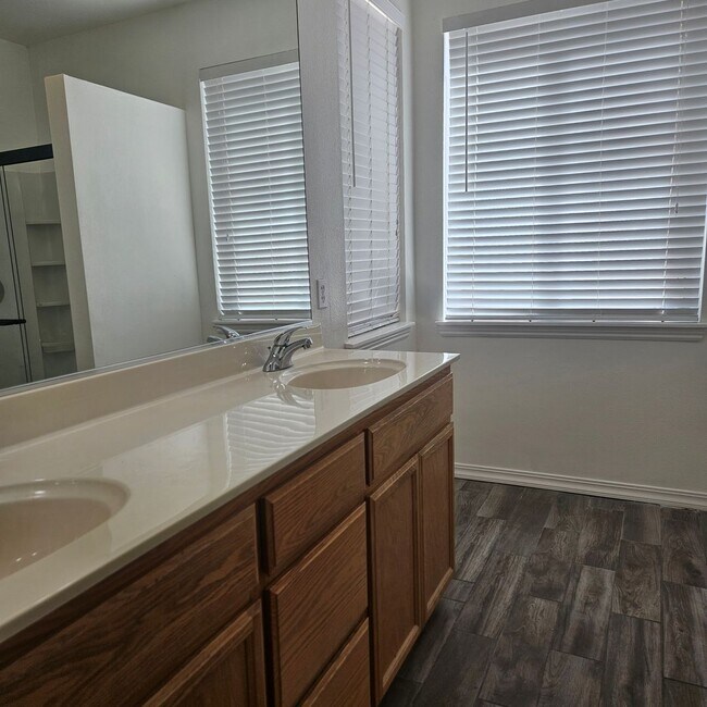 Building Photo - 1720 Somersby Ln
