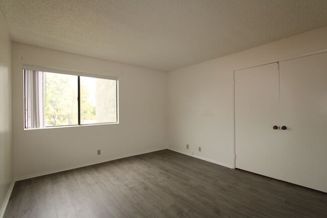 Building Photo - Upstairs 2-Bedroom Condo in South Redlands!