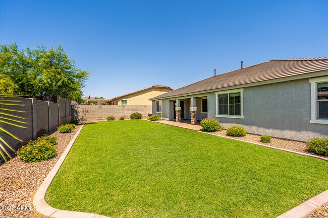 Building Photo - 18445 W Saguaro Ln