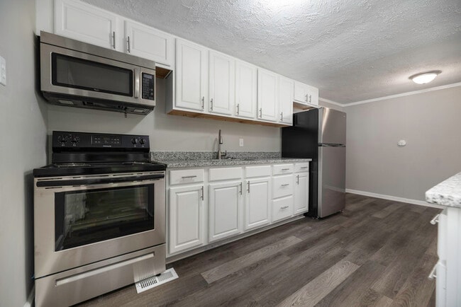 Building Photo - 210 Balfour Dr