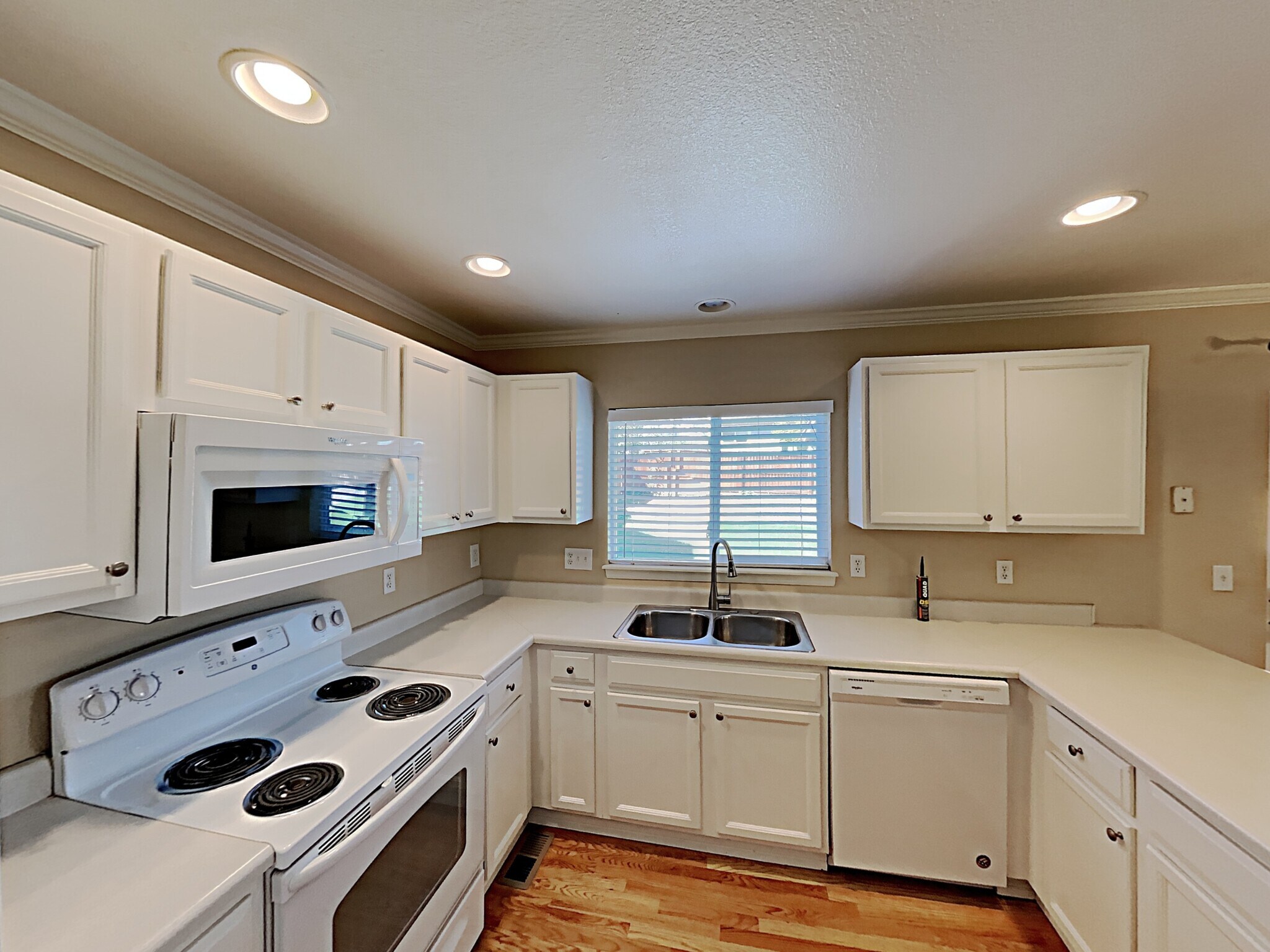 Building Photo - 10379 Ravenswood Way