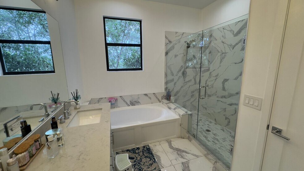 Building Photo - 4980 Whispering Way