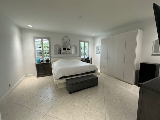 Building Photo - 8330 Summer Lake Dr SW