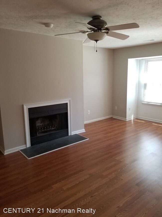 Primary Photo - 1657 Skiffes Creek Cir