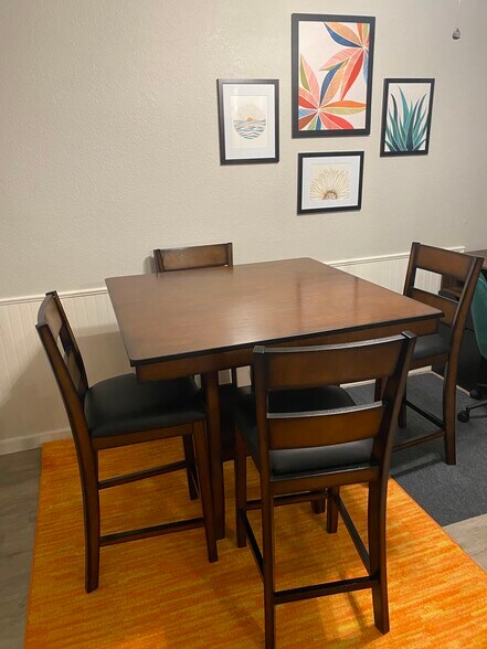 Building Photo - 420 N Villa Ct