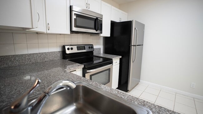 Building Photo - 9110 Fairbanks Ln