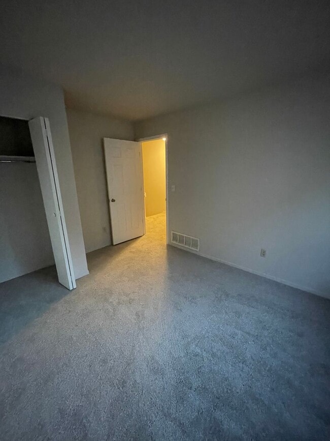 Building Photo - 5550-5556 Bonita Village Rd