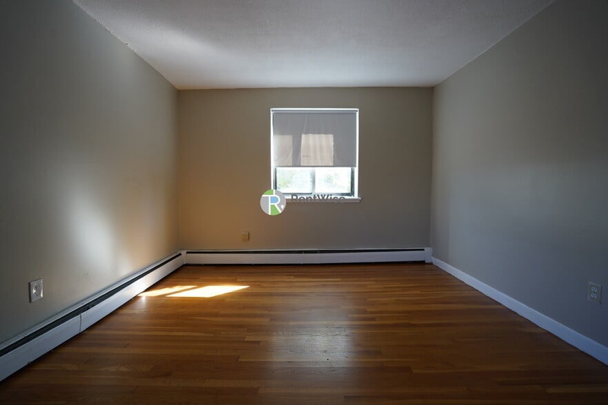 Building Photo - 122 Dustin St