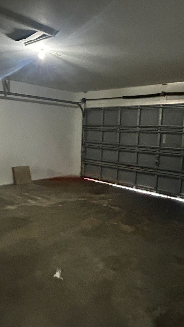 Building Photo - Charming 3-Bedroom Home with Screened Lana...