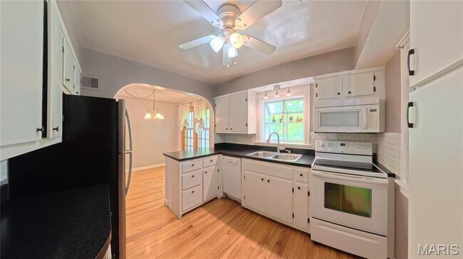 Building Photo - 207 Marilyn Dr