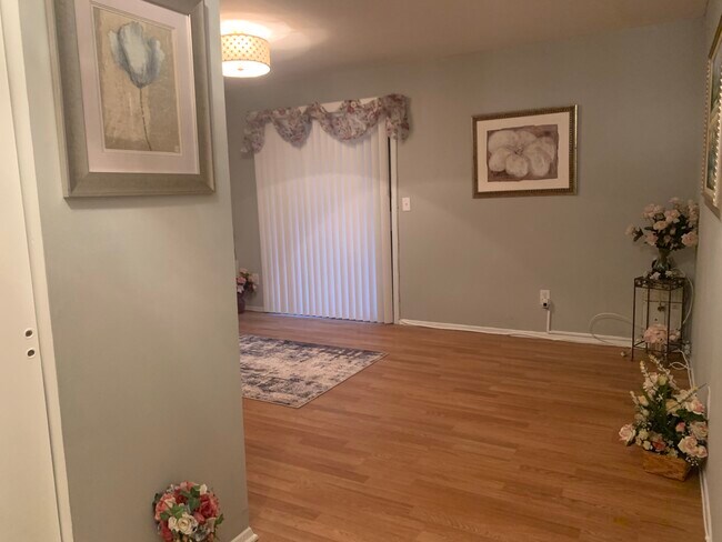 Building Photo - 20 Delar Pkwy