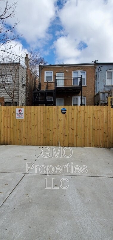 Building Photo - 822 S Karlov Ave