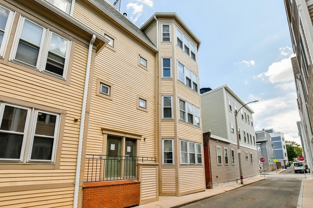 Building Photo - 130 Tudor St