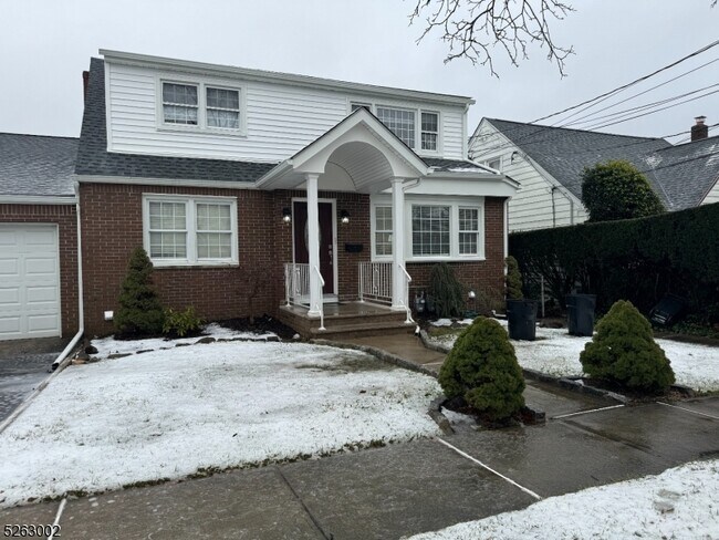 Building Photo - 42 Summit Ave