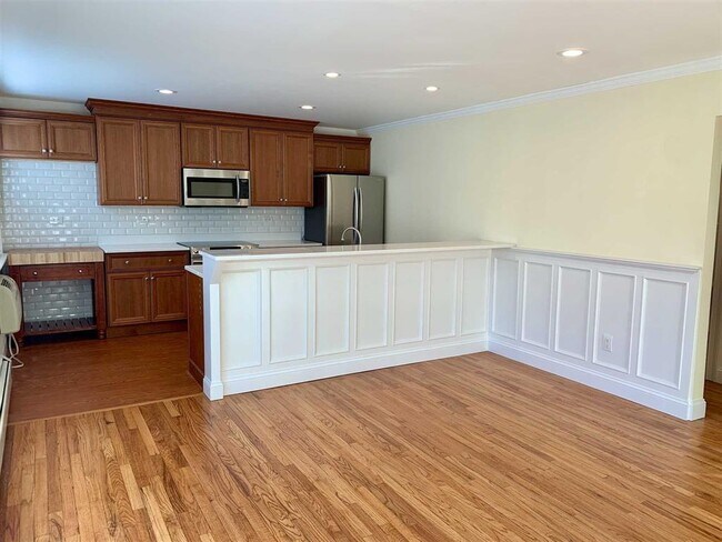 Building Photo - 250 Beechwood Ave