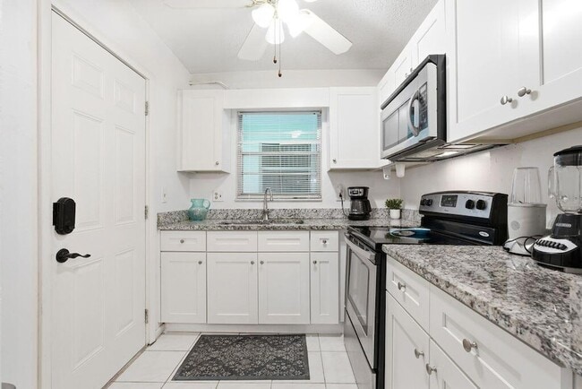 Building Photo - 1401 N 12th Ct