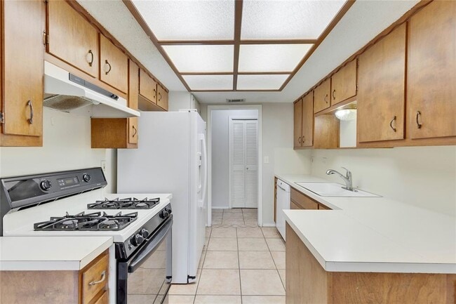 Building Photo - 10407 Button Quail Dr