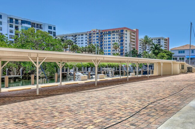 Building Photo - 1160 Hillsboro Mile