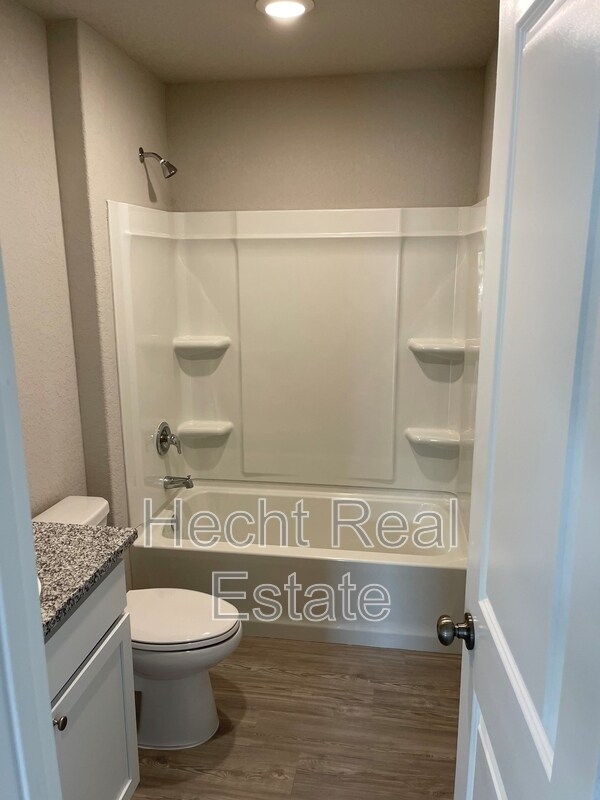 Building Photo - 10543 McClintock Dr