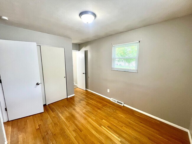 Building Photo - Charming 3 Bedroom Home in Florissant – Pr...
