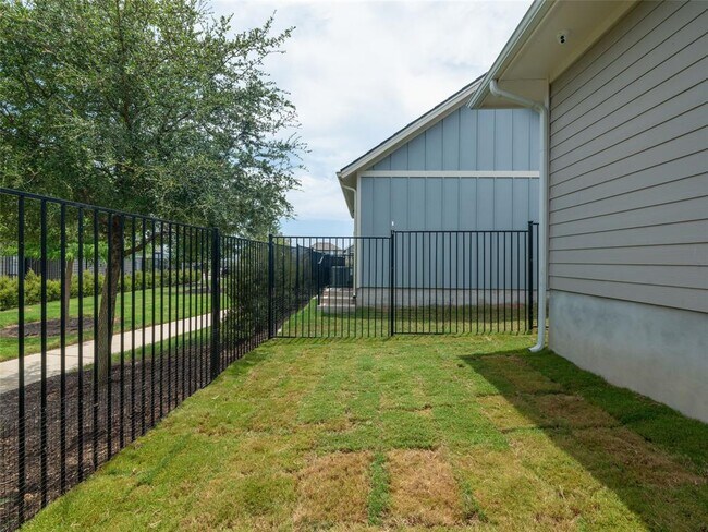 Building Photo - 8112 Talferd Trl