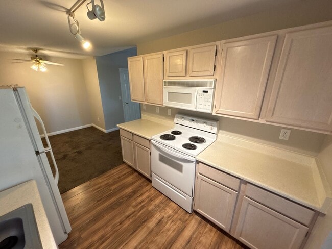 Building Photo - Cozy 1Bed/1Bath 2nd floor Condo in Henderson!