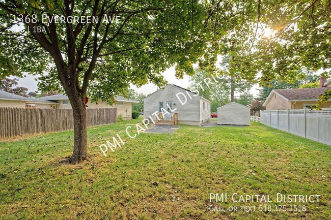 Building Photo - 1368 Evergreen Ave