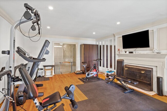Building Photo - Beautiful brick home on a 1-acre lakefront...