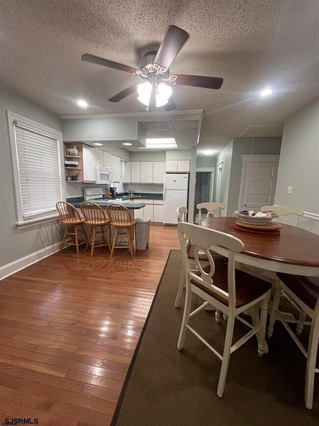 Building Photo - 15 N Melbourne Ave