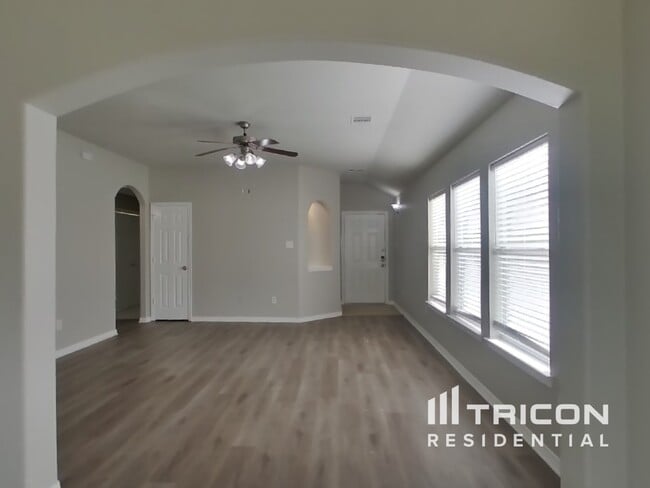 Building Photo - 318 Annatto Ln
