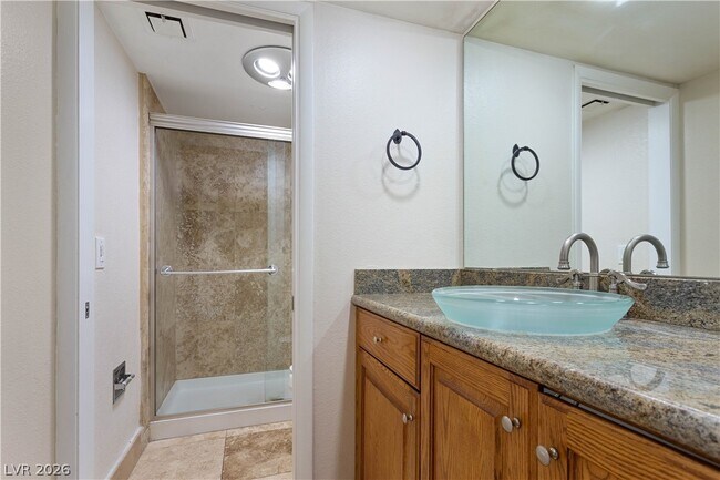 Building Photo - 908 Vegas Valley Dr