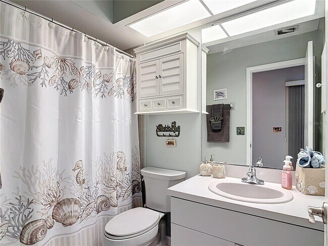 Building Photo - 290 Rotonda Cir