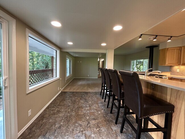 Building Photo - Stunning Views! Secluded 2 Bed, 1 Bath Gem!