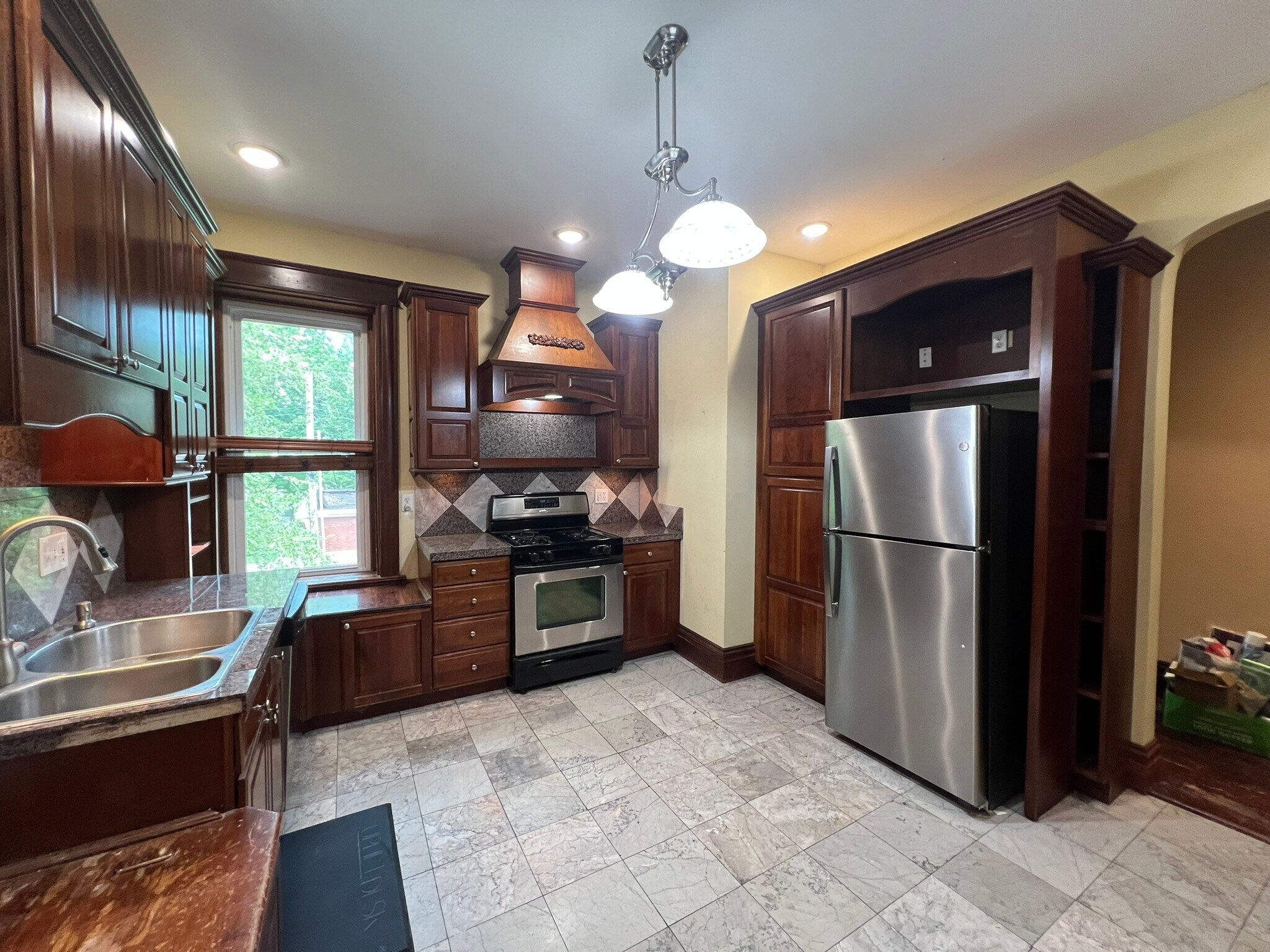 Kitchen - 3457 Arsenal St