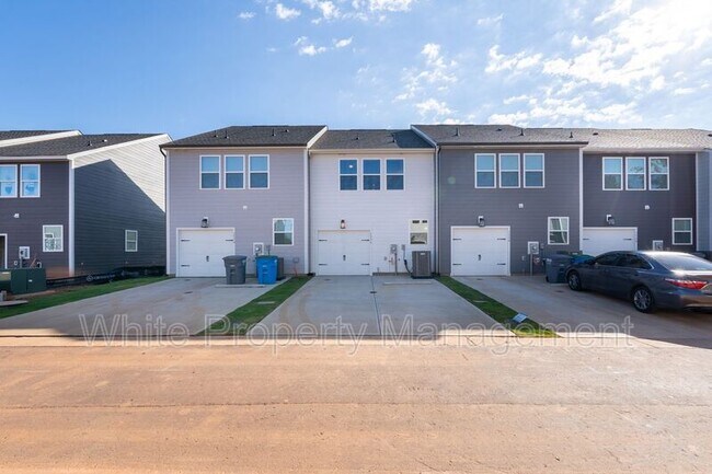 Building Photo - 1556 Cedar Tree Dr