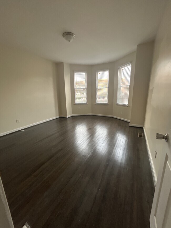 Building Photo - 1604 Moreland Ave