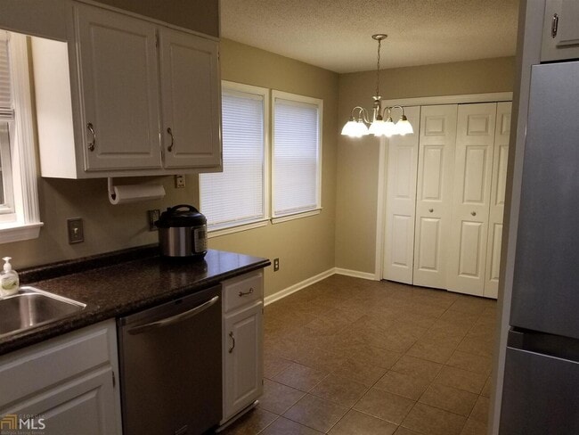 Building Photo - 2541 Westover Dr