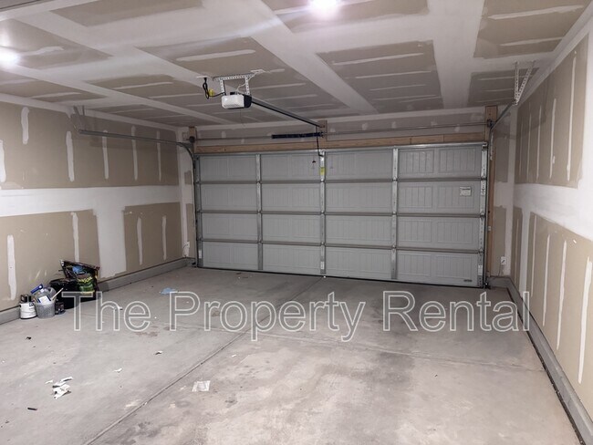 Building Photo - 520 Thicket Dr