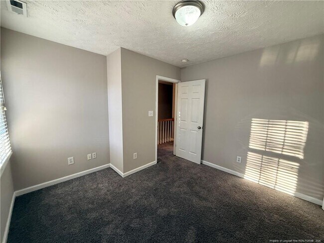 Building Photo - 2402 Larwood Dr