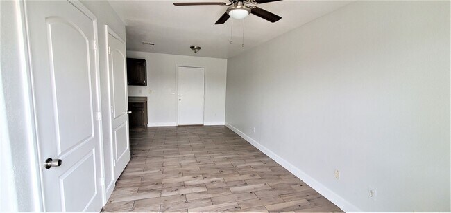 Building Photo - 701 E. 4th St.