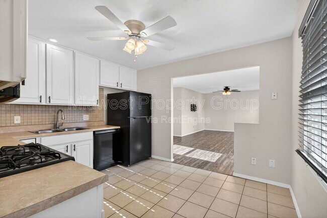 Building Photo - 36 Jamestown Dr