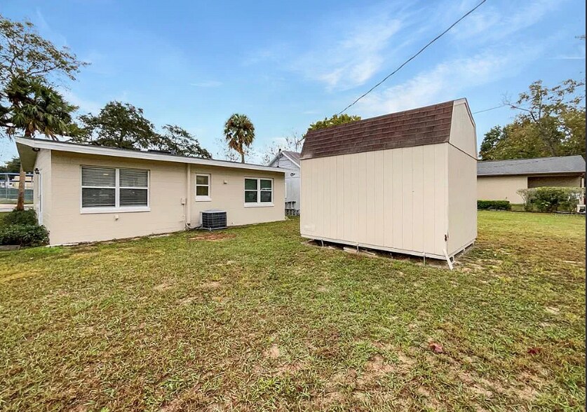 Building Photo - 901 12th St