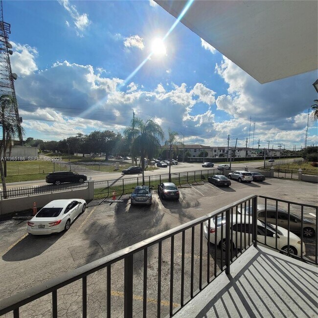 Building Photo - 5100 SW 41st St