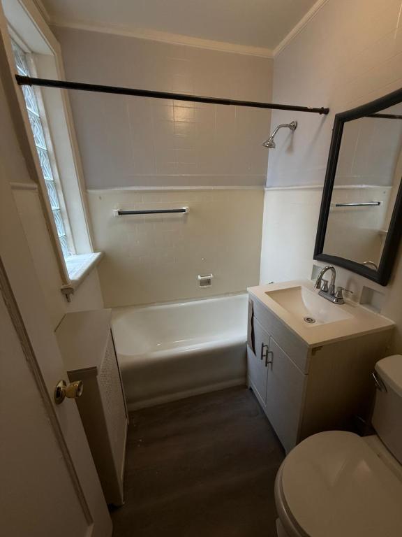 Building Photo - 7946 S Essex Ave