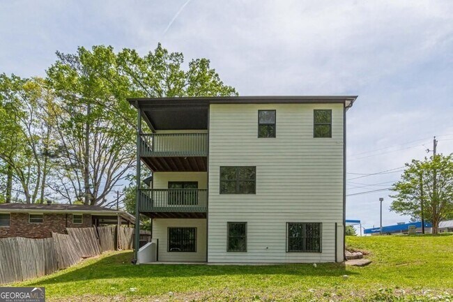 Building Photo - 1410 Eastland Rd SE