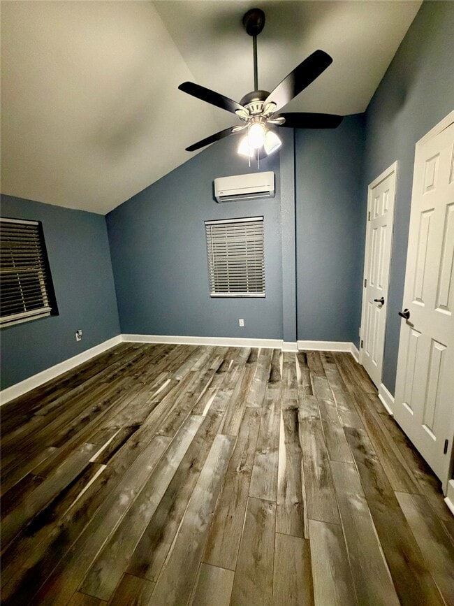 Building Photo - 2322 Central St