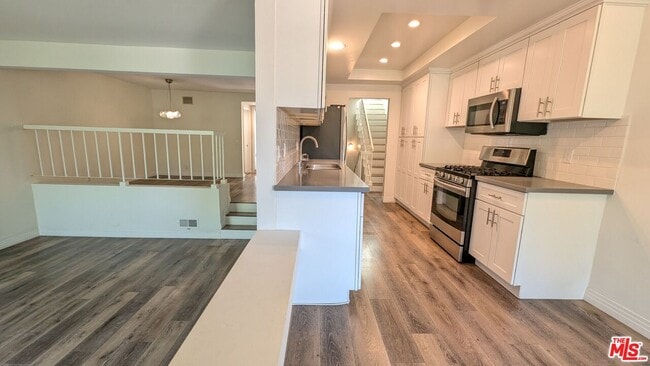 Building Photo - 1696 Palisades Dr