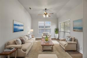 Building Photo - 300 Kelvington Dr